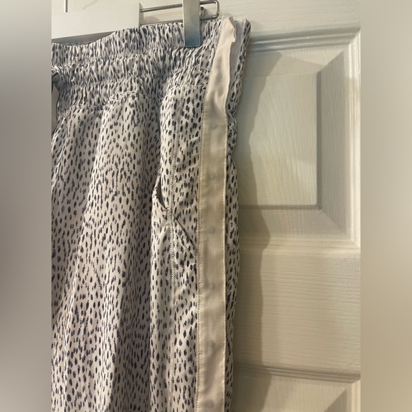 LULULEMON SNAP OFF JOGGERS - Picture 3 of 10